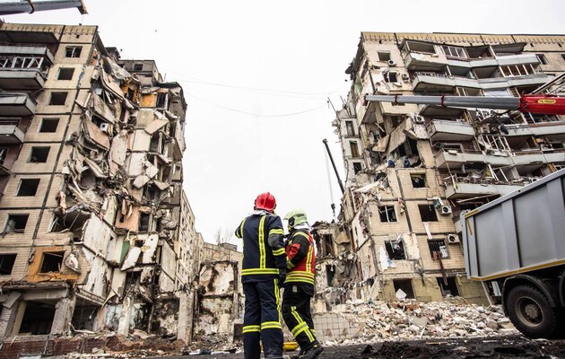 Ракетний удар по будинку в Дніпрі: тіла вісьмох загиблих досі не опізнали