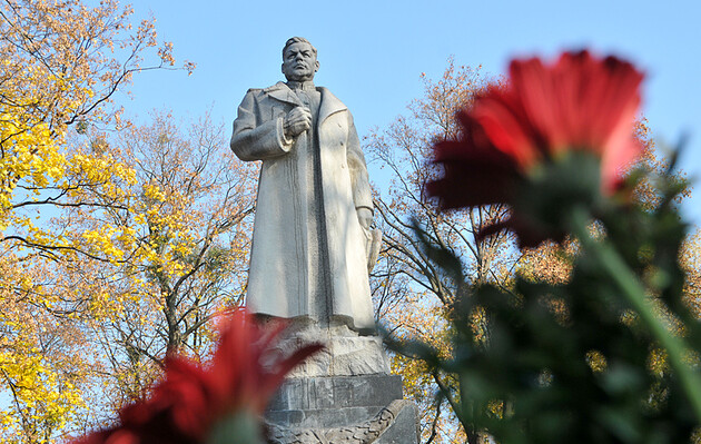 У Мінкульті порадили КМДА демонтувати пам’ятник Ватутіну