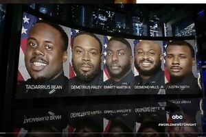 В США полицейских обвиняют в избиении до смерти темнокожего американца: опубликовано видео