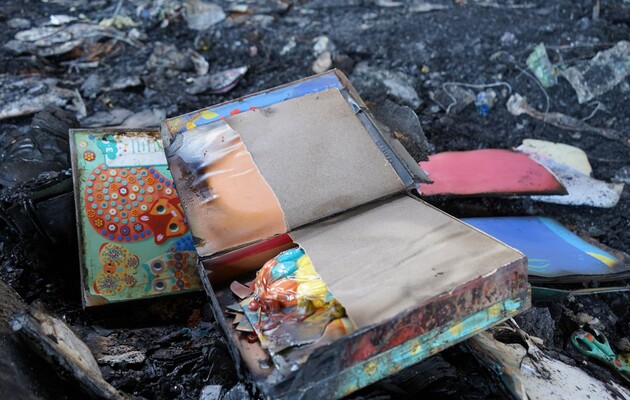 Некоторых детей Россия депортирует, другие – под постоянным риском попадания российских ракет в учебные заведения. Такие случаи не единичны.