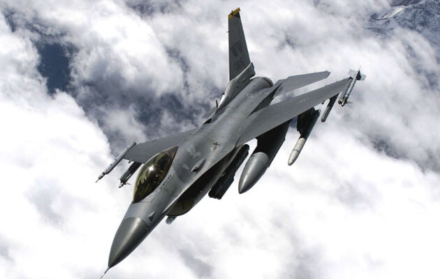США не будут передавать Украине истребители F-16 – Байден