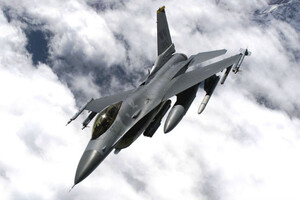 США не будут передавать Украине истребители F-16 – Байден
