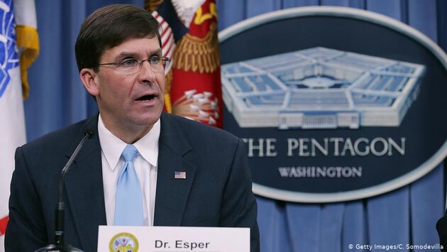 Колишній глава Пентагону Марк Еспер закликав США негайно надати Україні винищувачі та ATACMS