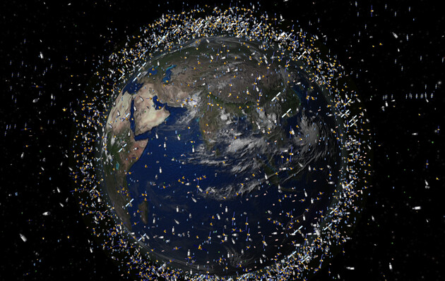Два великі фрагменти космічного сміття мало не зіткнулися