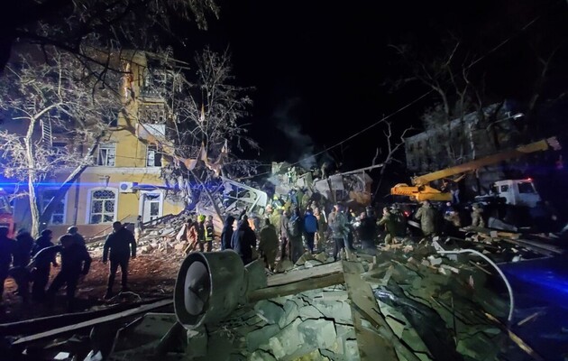 Під завалами будинку у Краматорську можуть перебувати до 10 людей, трьох людей знайшли загиблими
