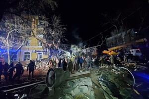 Под завалами дома в Краматорске могут находиться до 10 человек, трое человек нашли погибшими