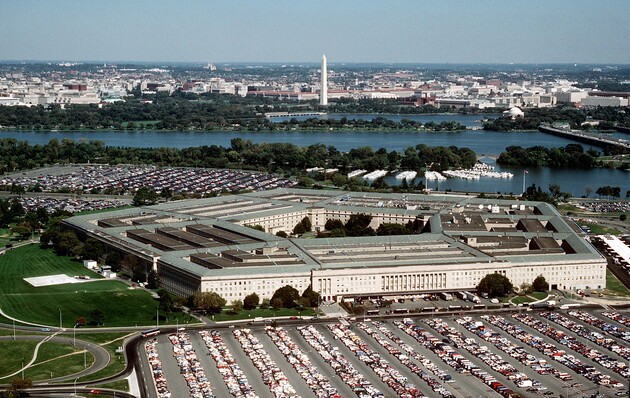 Пентагон отслеживает замеченный над США вероятно китайский шпионский воздушный шар