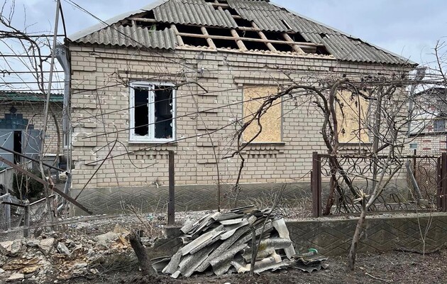 Окупанти масово обстріляли Чорнобаївку: є поранені