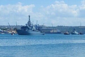 У Чорному та Азовському морях перебуває два корабля РФ