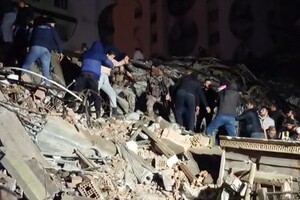 Число жертв землетрясения в Турции увеличилось. В пострадавшем регионе введено чрезвычайное положение