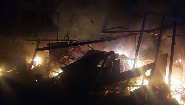 Последствия обстрела Харькова: оккупанты атаковали промышленный объект и Центральный парк