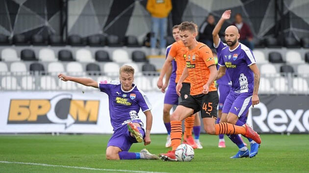 Сікан виступає за "Шахтар"