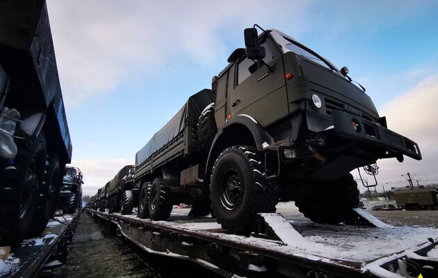РФ підготувала тисячі одиниць техніки для нового наступу на Україну