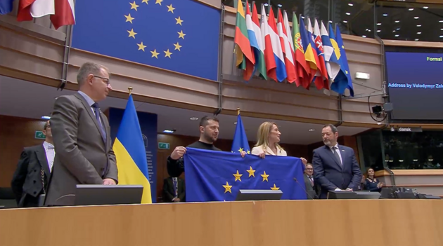 Президентка Європарламенту: Україна повинна отримати винищувачі та необхідне озброєння 