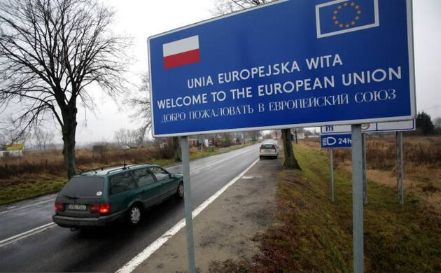 Польща закриває перехід на кордоні з Білоруссю і вводить нові санкції