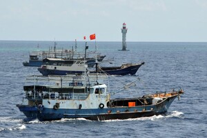 Корабель ВМС Китаю увійшов у територіальні води Японії