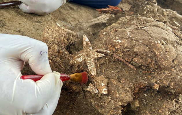 Археологи розкопали два стародавні кургани