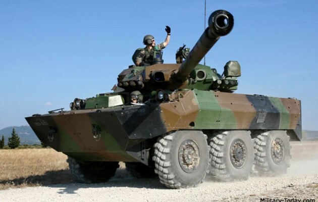 Перша партія французьких колісних танків AMX-10 прямує до України — ЗМІ