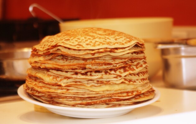 На Масленицу пекут блины