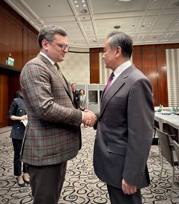 Кулеба встретился с главой МИД Китая