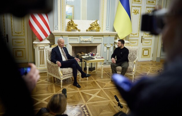 Вашингтон контактировал с Москвой незадолго до визита Байдена в Киев – AP
