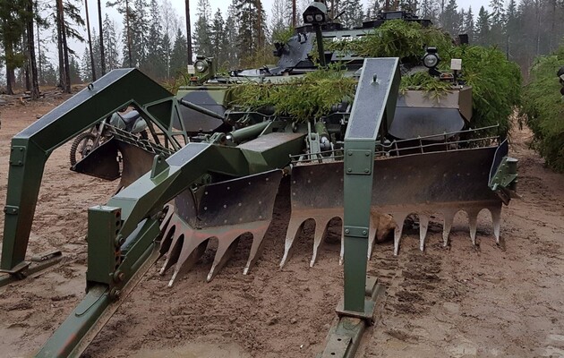 Фінляндія відправить Україні танки для розмінування