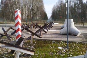 На границе с РФ и Беларусью Польша начала обустраивать противотанковые заграждения