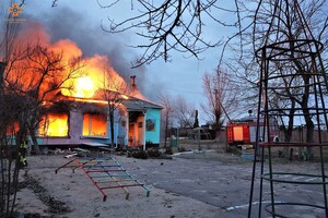 У Херсоні через обстріл окупантів загорівся дитячий садочок