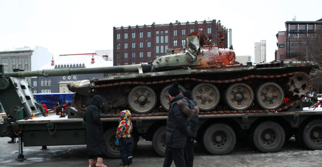 Підбитий в Україні російський танк виставили у центрі Таллінна