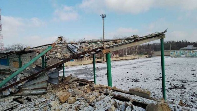 Российские оккупанты разрушили стадион в Харьковской области