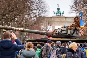 Протест против вооружения Украины собрал 10 тысяч человек в Берлине