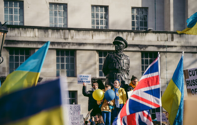 Майже 40% британців зробили пожертву на підтримку України — The Guardian