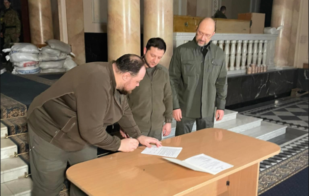 Подписание заявления о вступлении Украины в ЕС. 28 февраля 2022 года. Пятый день полномасштабной войны