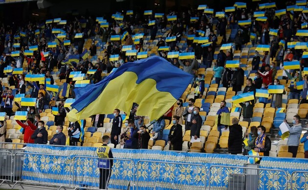 Стадионы остаются закрытыми для болельщиков