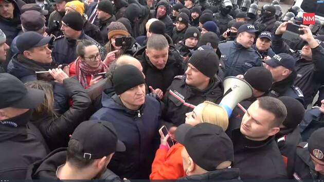 Проросійські партії знову організували мітинг у Молдові: протестувальники хотіли прорватися до уряду