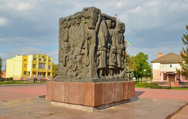 Каким должен быть новый памятник в Корюковке?