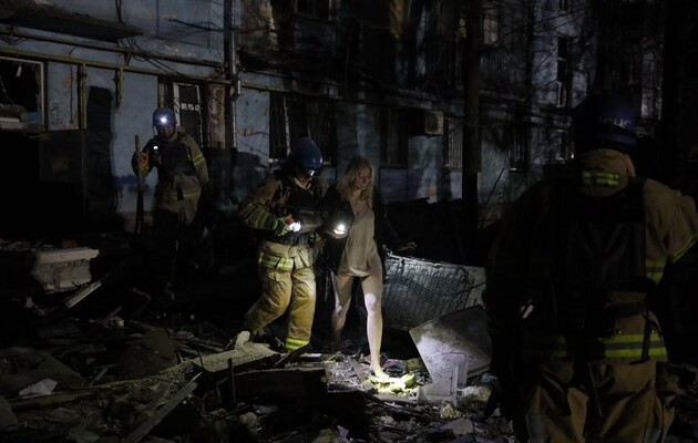 Ракета по многоэтажке в Запорожье: погибли два человека 
