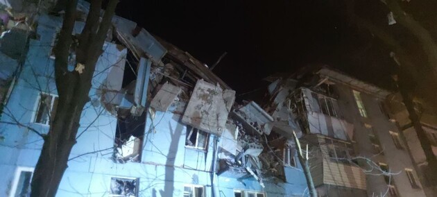 Окупанти влучили в багатоповерхівку у Запоріжжі – відео зі зруйнованої квартири 