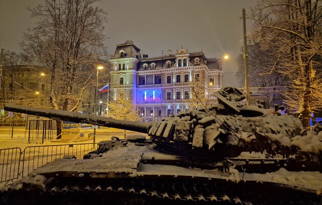 Глава МЗС Естонії: російські танки, які зараз горять в Україні, були призначені для широкомасштабного вторгнення до країн НАТО 