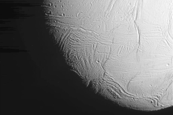 Астрономы обнаружили на спутнике Сатурна признаки гидротермальной активности