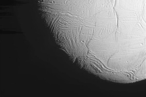 Астрономи виявили на супутнику Сатурна ознаки гідротермальної активності