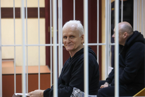 Суд у Білорусі позбавив волі на 10 років нобелівського лауреата Біляцького