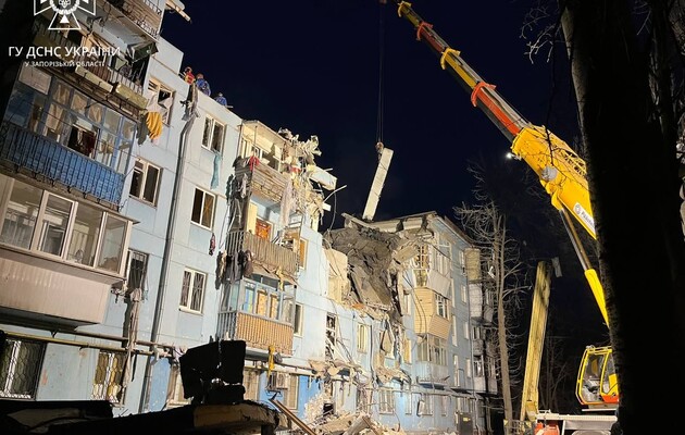Ракетный удар РФ по многоэтажке в Запорожье: количество жертв возросло, среди погибших 7-месячная девочка 