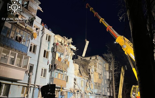 Кількість жертв ракетного удару по житловому будинку у Запоріжжі знову зросла