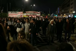 Столкновение поездов в Греции: страну охватили протесты, человеческая ошибка – не единственная причина катастрофы