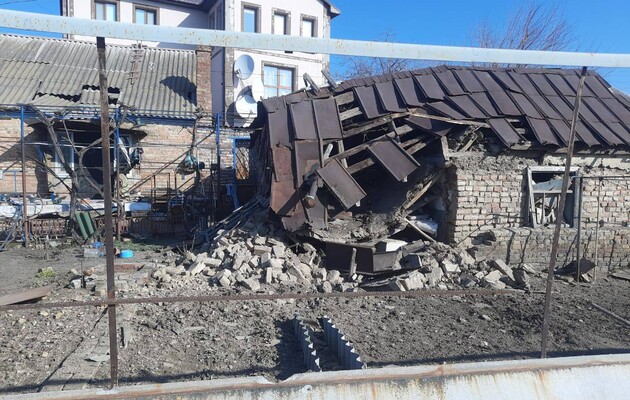 Оккупанты обстреляли Днепропетровскую область из артиллерии: пострадали жилые дома и предприятия