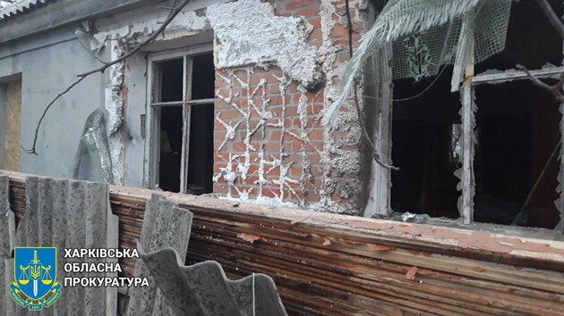 Окупанти масовано обстріляли селище в Харківській області: пошкоджено 10 будинків
