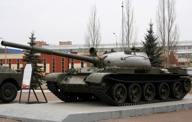 Российская армия восполняет потери танков расконсервированными Т-62 – британская разведка