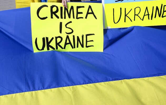 Представительство Президента в Крыму: на север полуострова россияне свозят военных