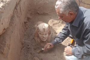 Археологи нашли в Египте необычную статую сфинкса
